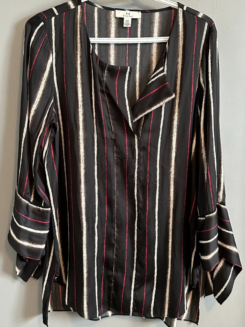 H by Halston Striped V-Neck Blouse - Like New! Women's Medium